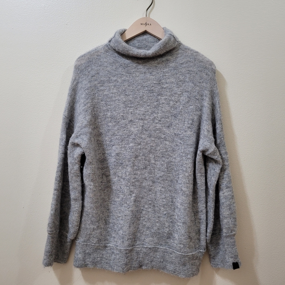 10 feet Sweater.